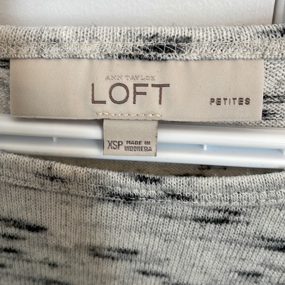 Ann Taylor Loft top - Picture 3 of 4